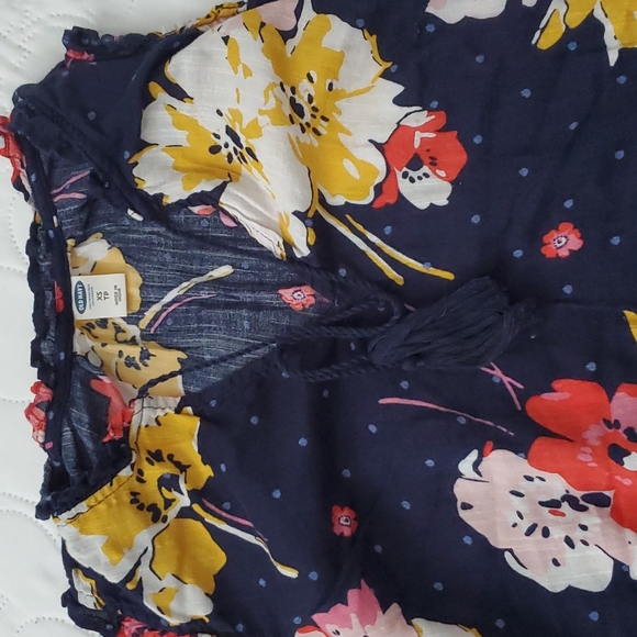 XS old navy GUC floral shirt - Picture 2 of 2